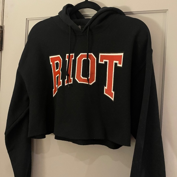 MISSGUIDED Women's Graphic Crop Hoodie in Black/Red│Size Small/Medium - Picture 11 of 17